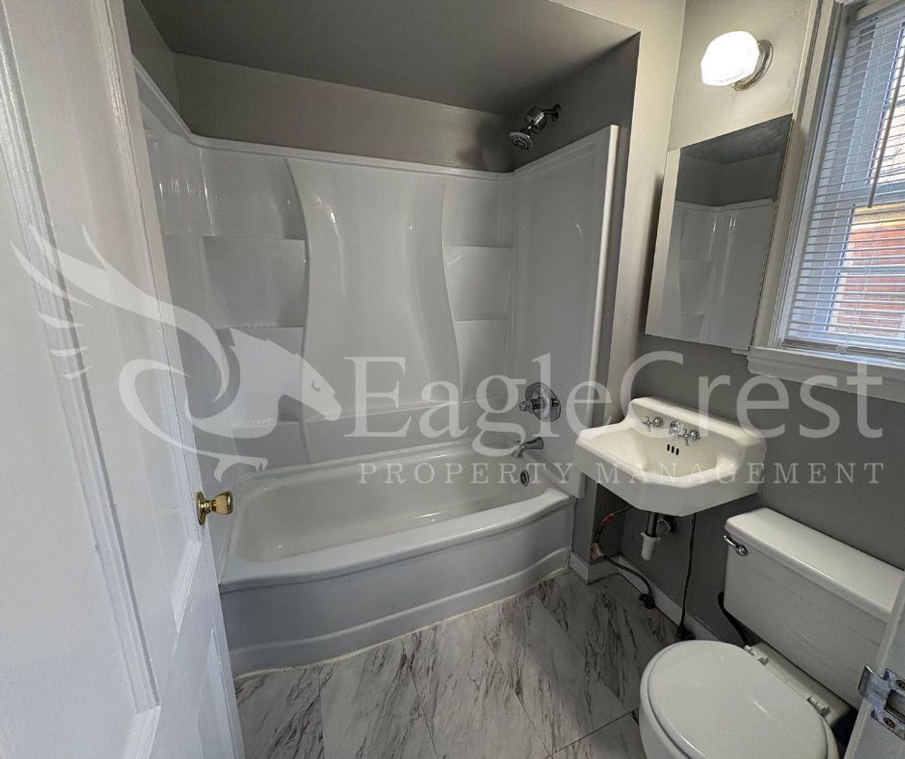 Building Photo - 401SUMACH