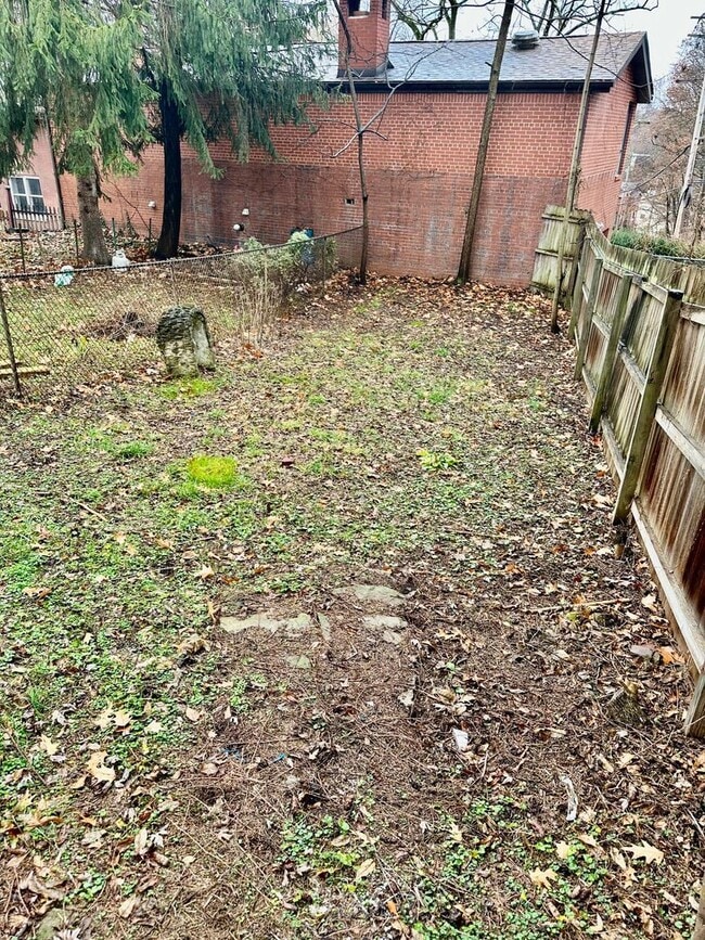 Building Photo - 1825 Rialto St