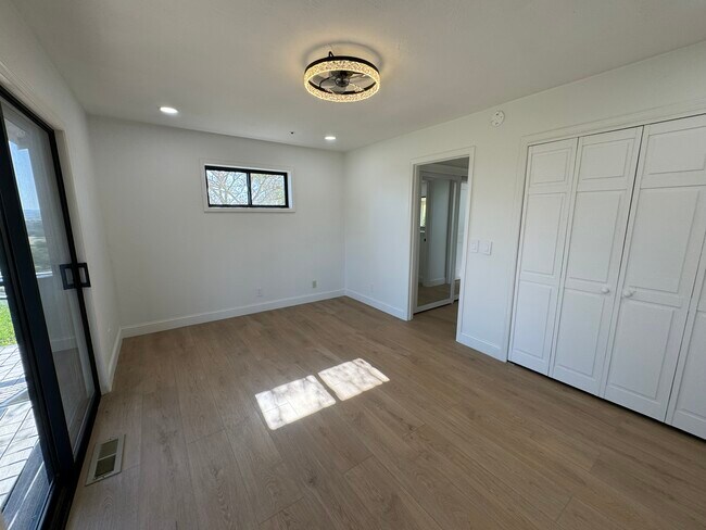 Building Photo - 5430 Sunny Ridge Pl