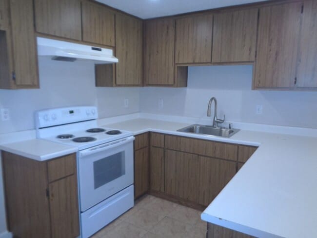 Building Photo - COMING SOON!!! Spacious 3 Bedroom Duplex