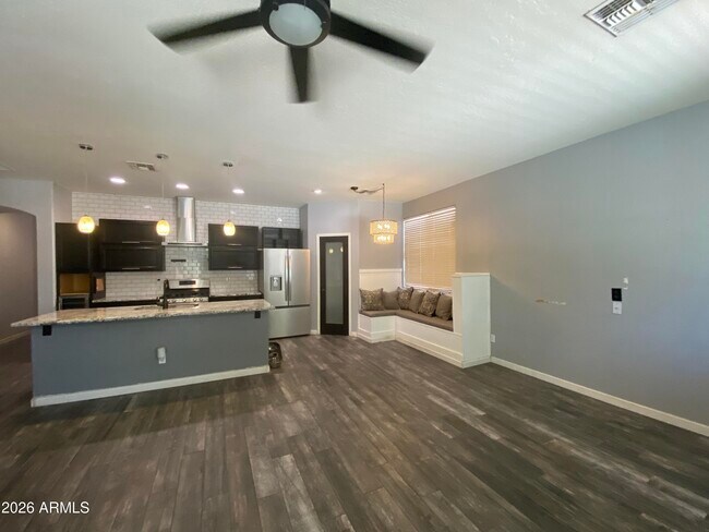 Building Photo - 7721 S 68th Dr