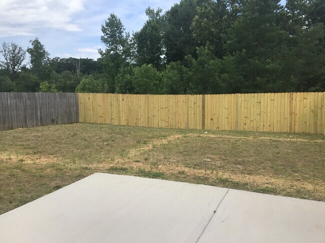 Building Photo - 137 Caledonia Dr