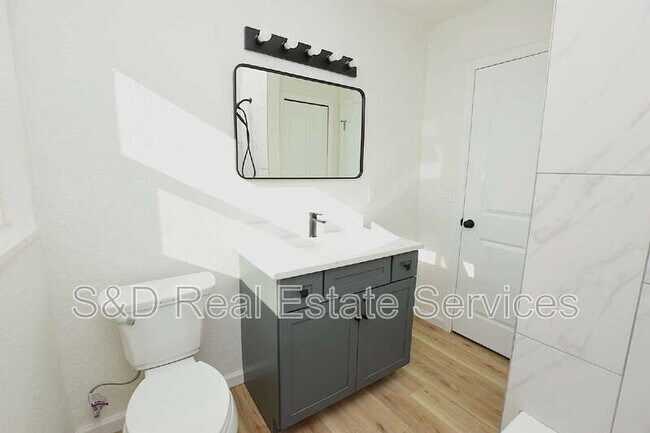 Building Photo - 2919 Hickory St