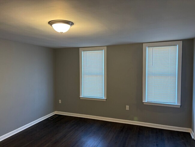 Building Photo - Fully Renovated 3BR/2BA Corner Twin Home-Move in Ready