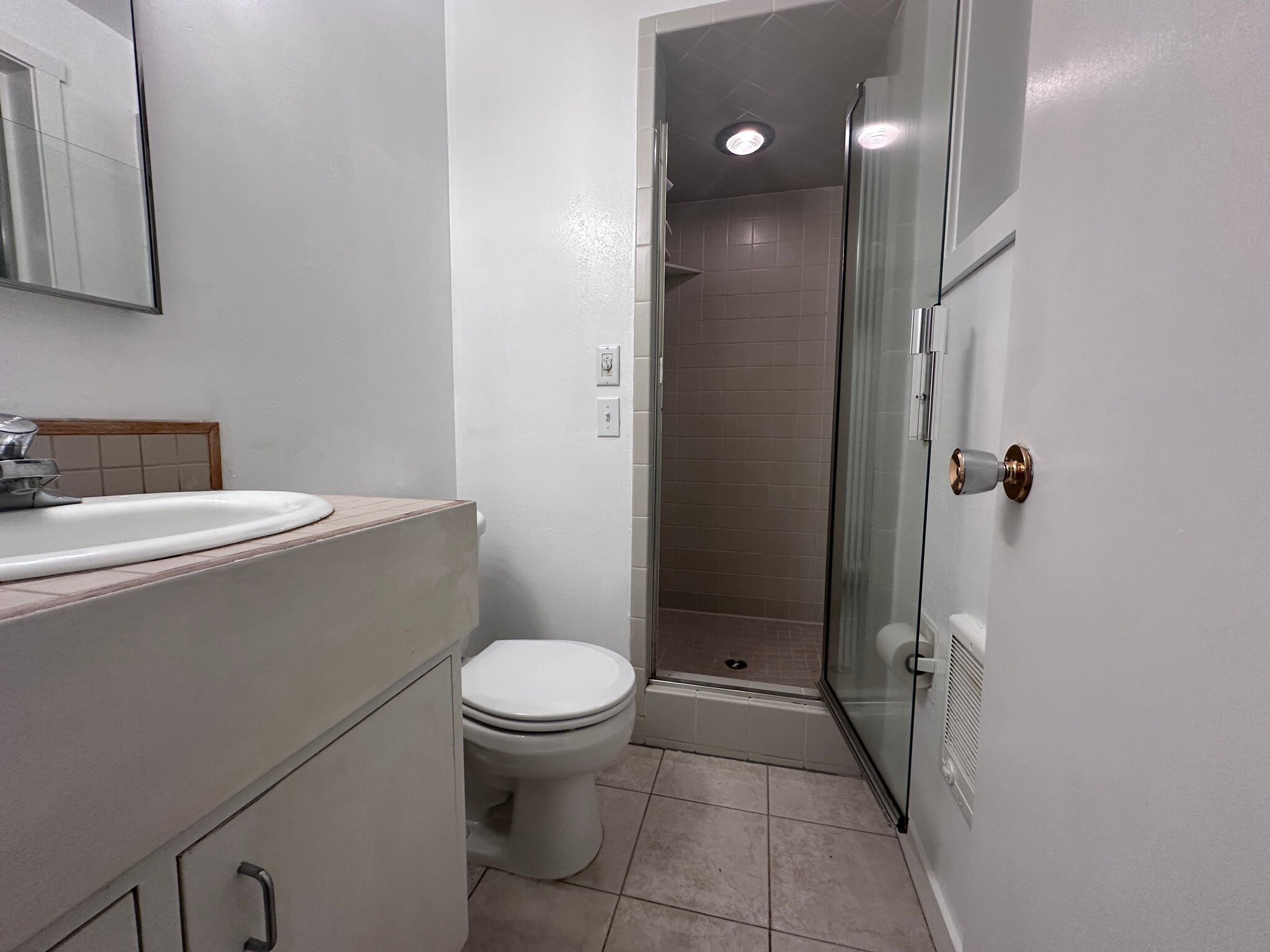 Building Photo - 610 Spencer Ct