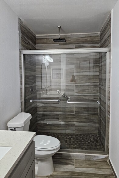 Primary Bath - 1600 Orange Ave