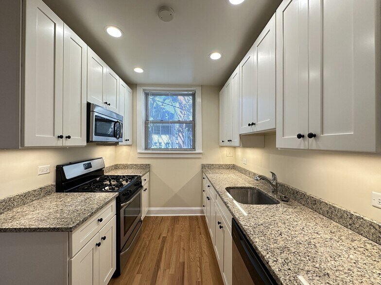 Building Photo - 912 Crain St