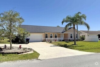 Building Photo - 7 Hawaiian Blvd