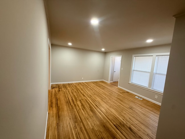 Building Photo - 5308 E Madison Ave Tulsa Ok