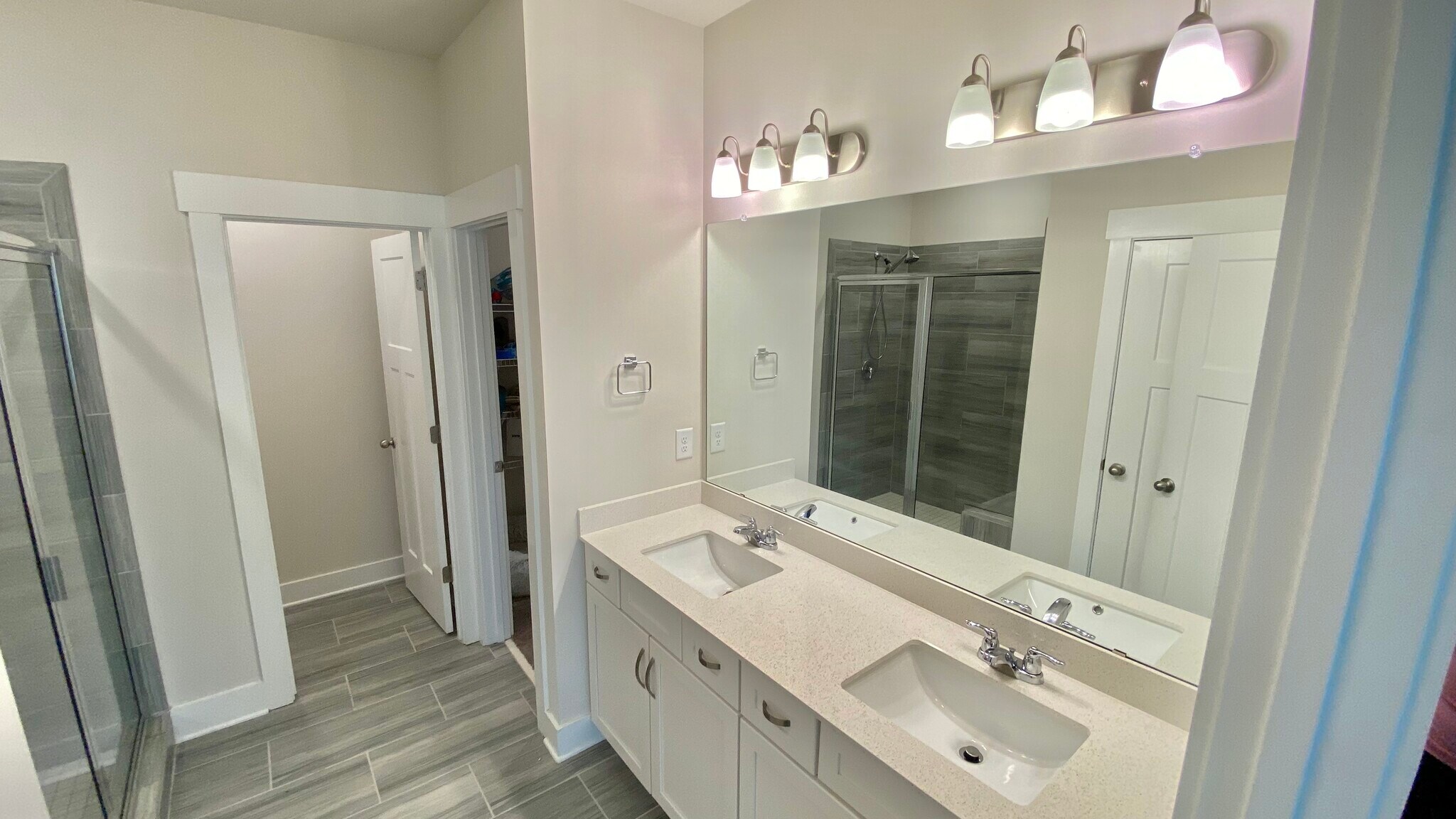 Master Bathroom - 178 Redcroft Dr