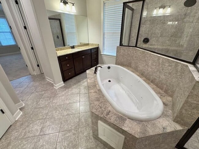 Building Photo - Coming Soon! Available mid-December. Large 5BR 4 bath Executive Home in a great neighborhood!