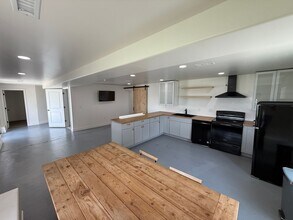 Building Photo - 8285 Lakeshore Dr