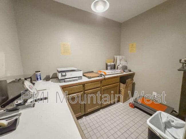 Building Photo - 171 E 3rd Ave