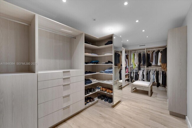 Building Photo - 600 Grapetree Dr