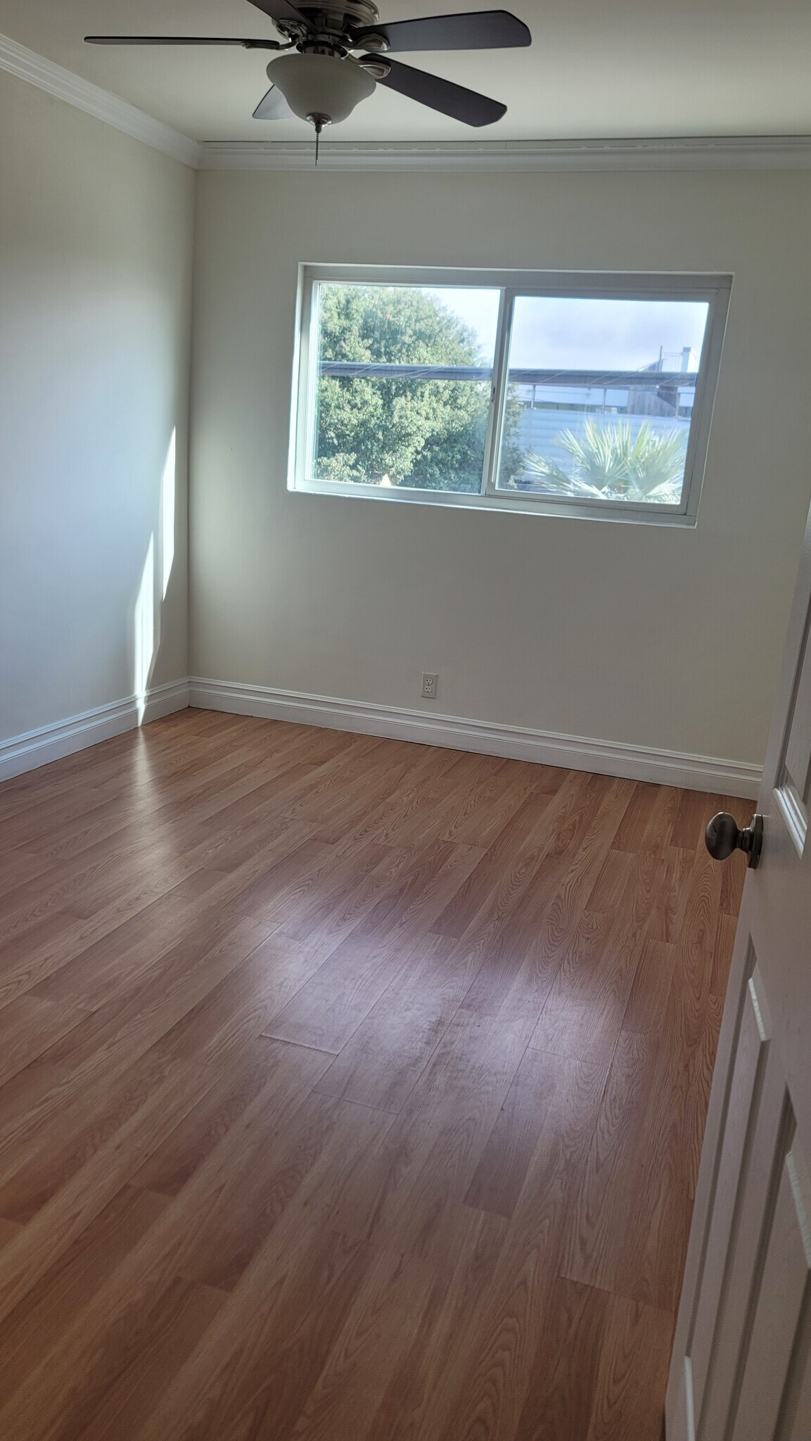 Building Photo - 2545 Beverley Ave