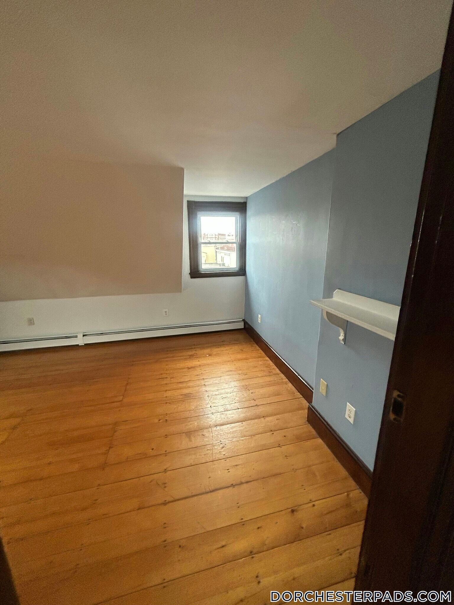 Building Photo - 547 Talbot Ave