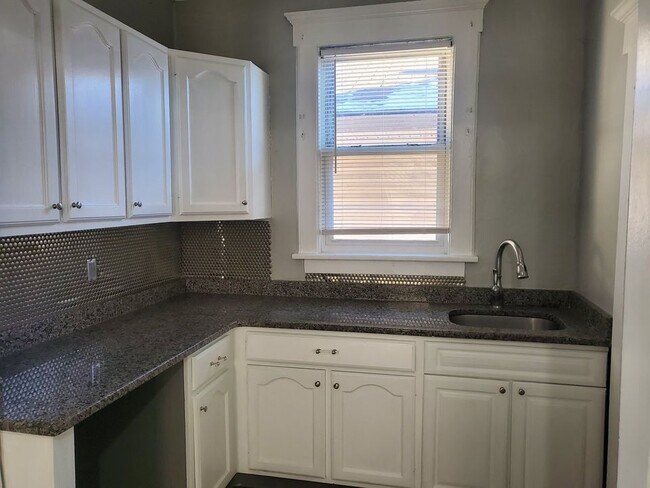 Building Photo - 155 Shaw St