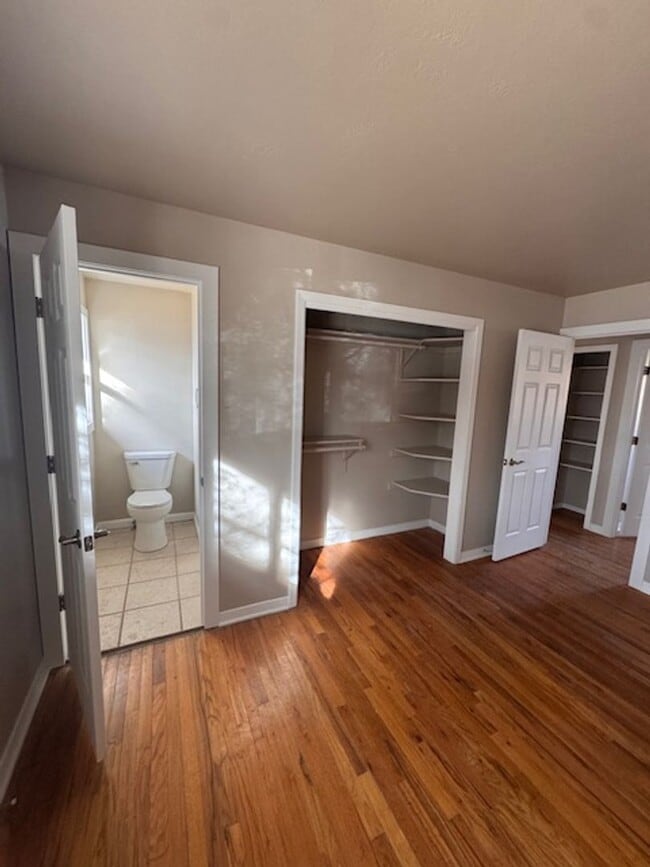 Building Photo - Super Clean 3BR with Hardwood, Large Closets & Garage