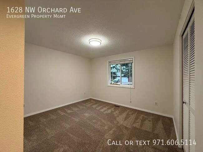 Building Photo - 1628 NW Orchard Ave