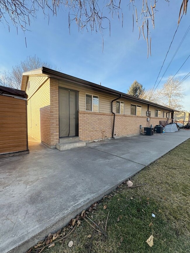 Building Photo - 983-985 S 600 W