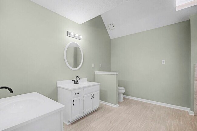 Building Photo - YOU DON'T WANT TO MISS THIS ONE!!!! SECTION 8 WELCOMED !!!!!