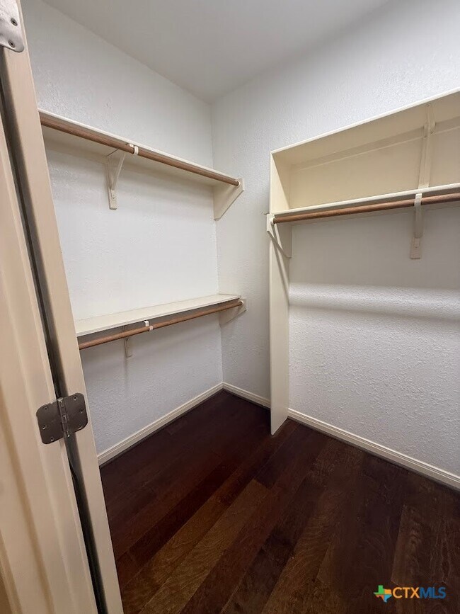 Building Photo - 270 Delanoy Dr