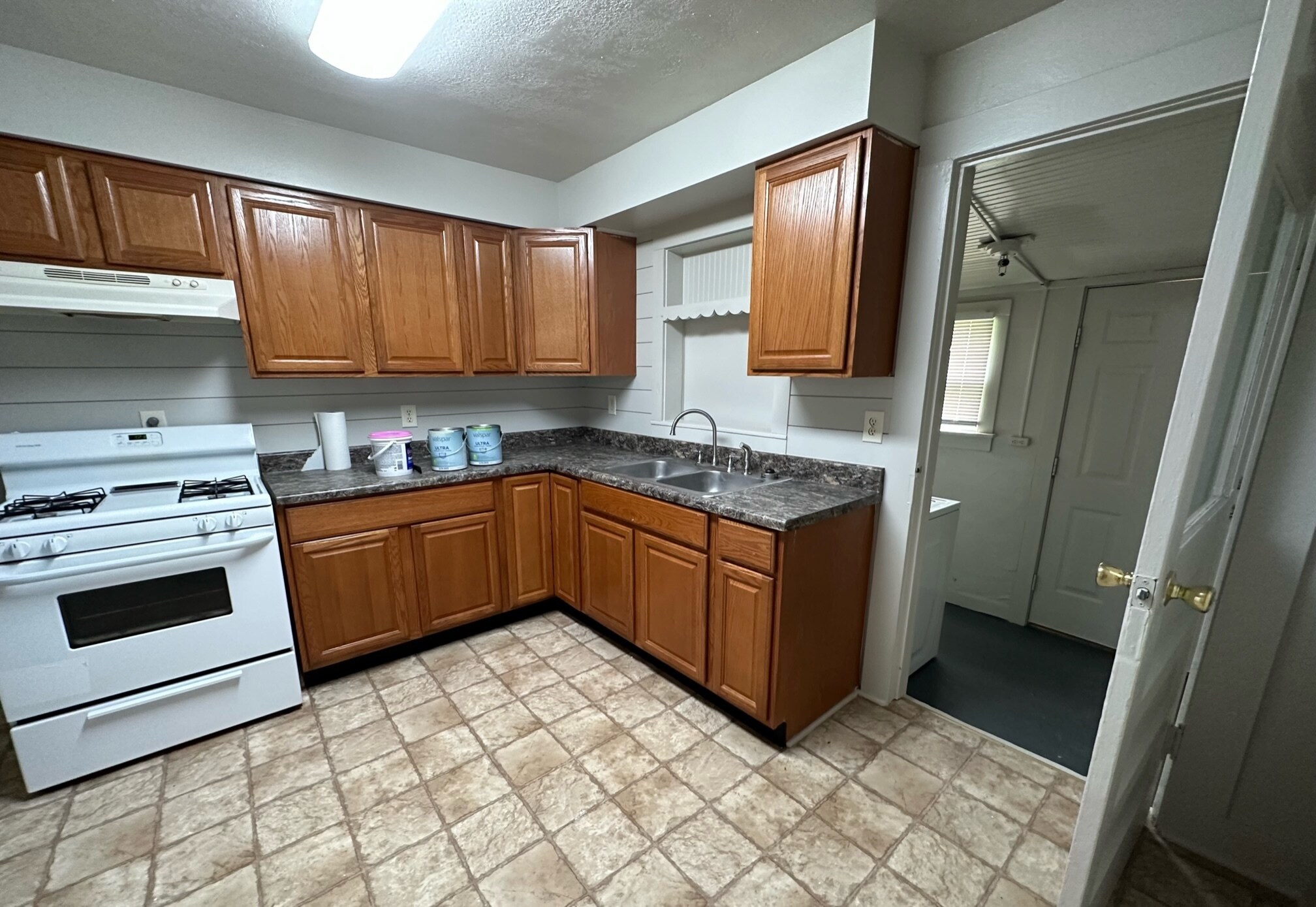 Building Photo - 405 Benham Ave