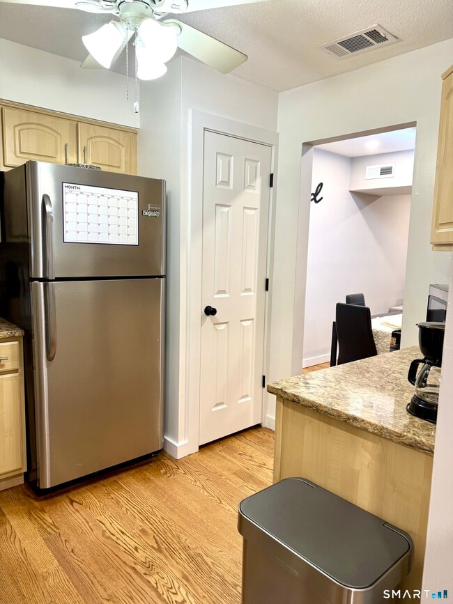 Building Photo - 25 Padanaram Rd