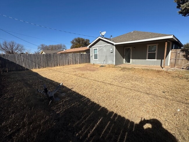 Building Photo - Newer construction Home *Section 8 Approved EXTENDED Driveway parking