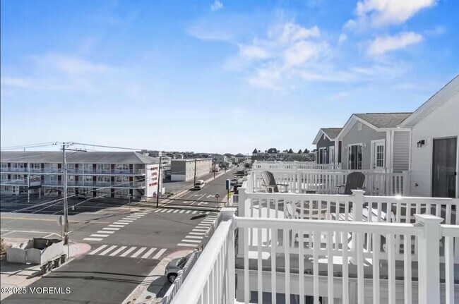 Building Photo - 207 Carteret Ave