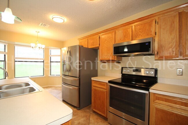 Building Photo - Charming 3-Bedroom Home with New Carpet and Spacious Backyard