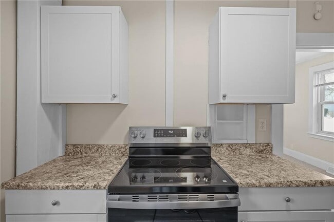 Building Photo - 14 Pearl St