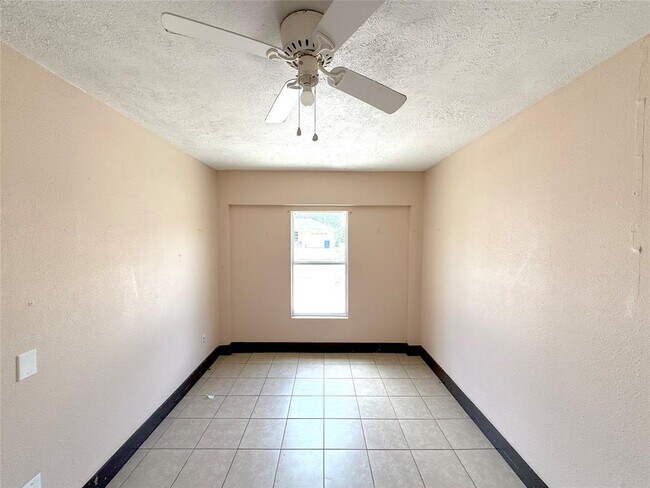 Building Photo - 7130 Kings Dr