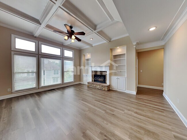 Building Photo - 333 Silver Top Dr SE