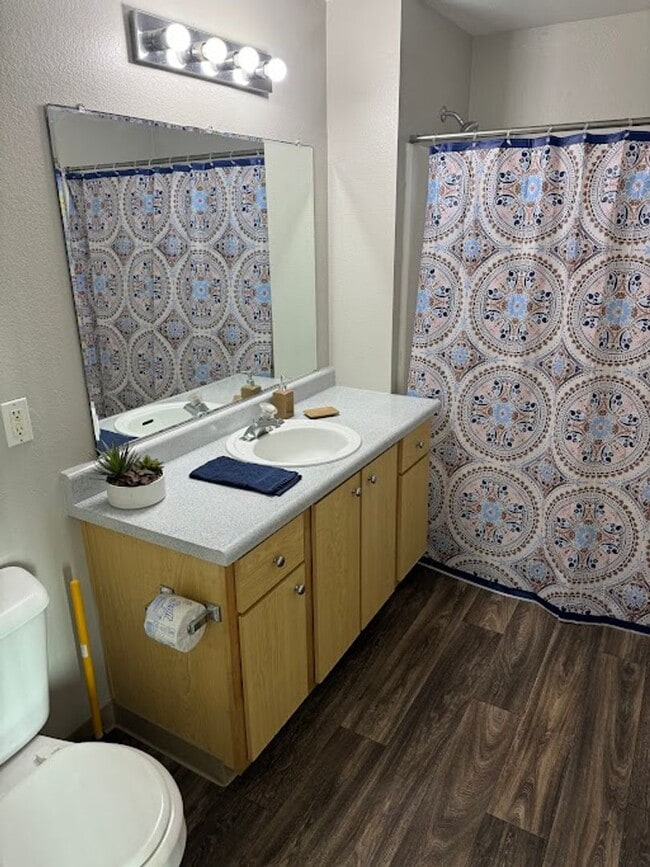 Building Photo - Life Just Got Better Come See For Yourself At Powell Court Apartments!!