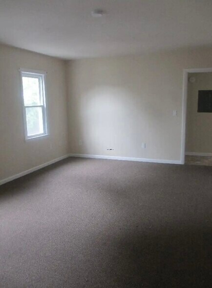 Building Photo - 42 June St