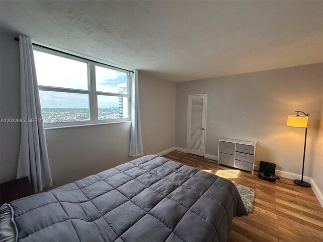 Building Photo - 3001 S Ocean Dr