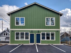 Building Photo - COMMERCIAL1725
