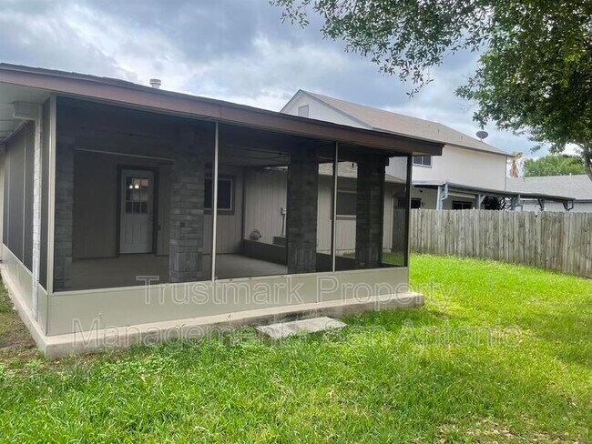 Building Photo - 8335 Bent Meadow Dr