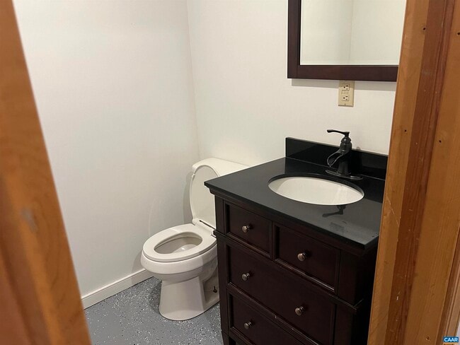 Building Photo - 14150 James River Rd