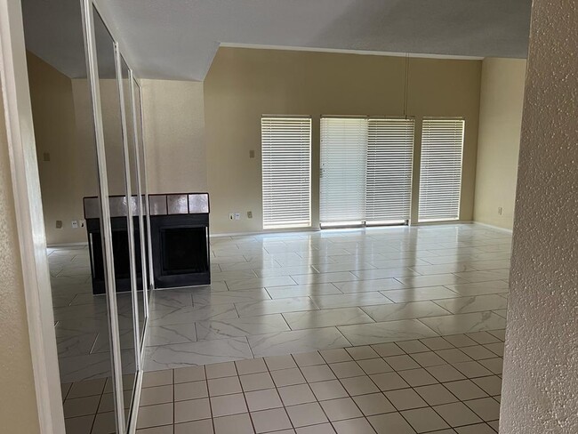 Building Photo - 14777 Wunderlich Dr