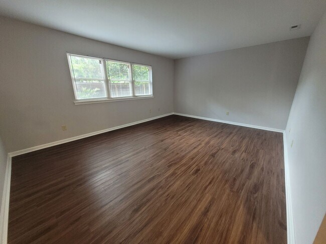 Building Photo - DUNBARTON