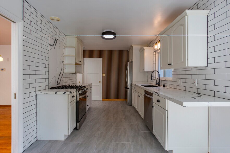 Building Photo - 634 Tarento Dr