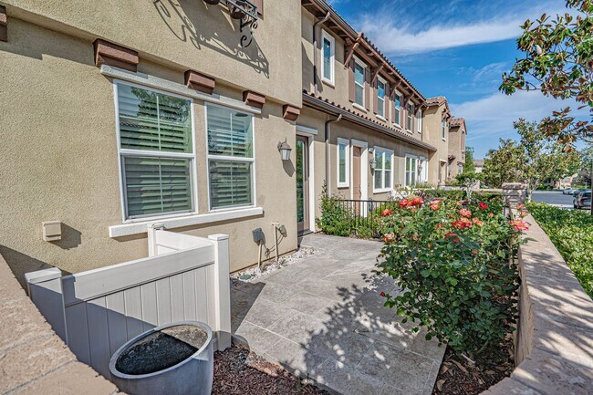 Building Photo - West Creek 3 Bedroom Condo for Rent in Val...