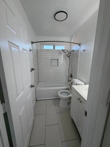 Building Photo - 195 Madrona St