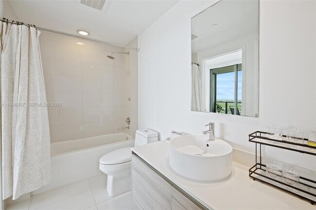 Building Photo - 121 NE 34th St