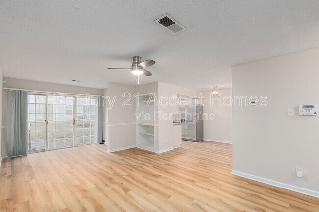 Building Photo - 12113 Greenway Ct