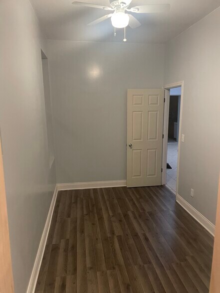 Building Photo - 2737 S Avers Ave