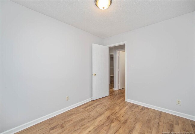 Building Photo - 6577 Green Meadow Ct
