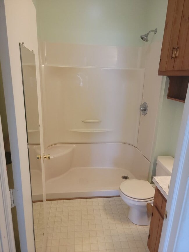 Building Photo - Charming 2-Bedroom Cottage for Rent in Han...